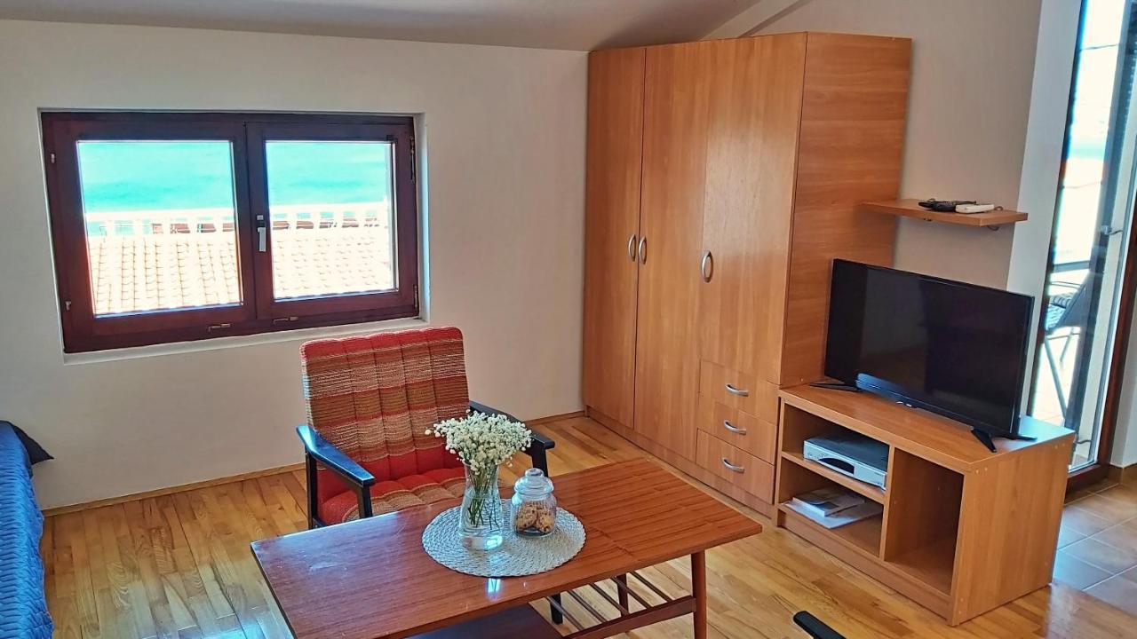Apartment Roscic Omis Bagian luar foto