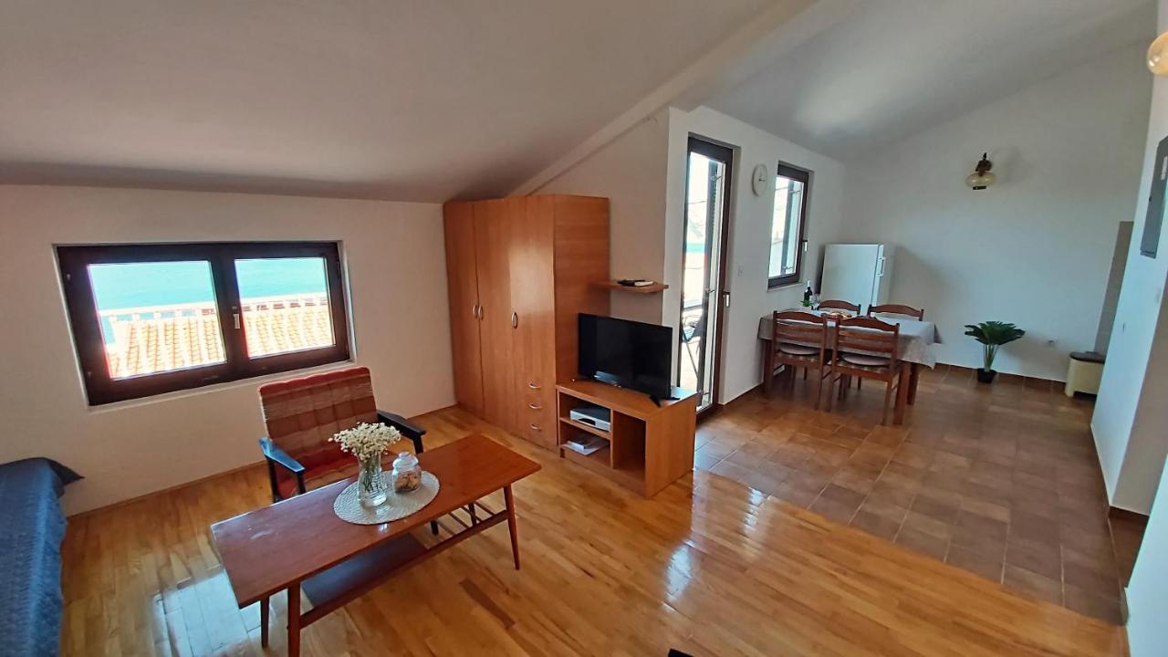 Apartment Roscic Omis Bagian luar foto