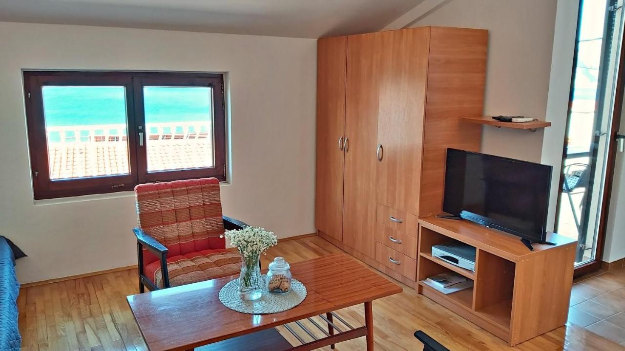 Apartment Roscic Omis Bagian luar foto